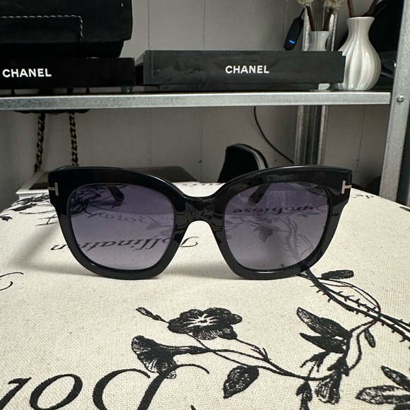 TOMFORD SUNGLASSES - Picture 2 of 7
